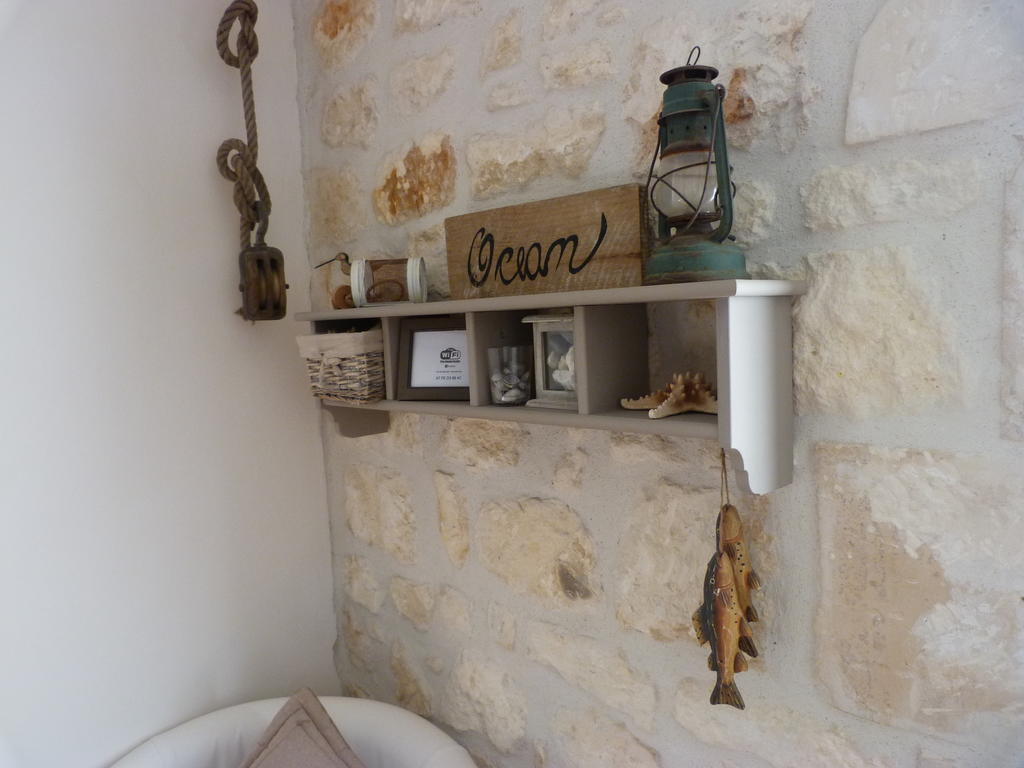 Les Persiennes Hotel Saintes Bagian luar foto