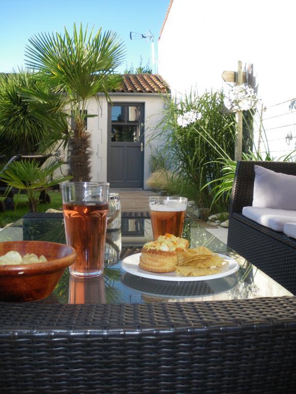 Les Persiennes Hotel Saintes Bagian luar foto